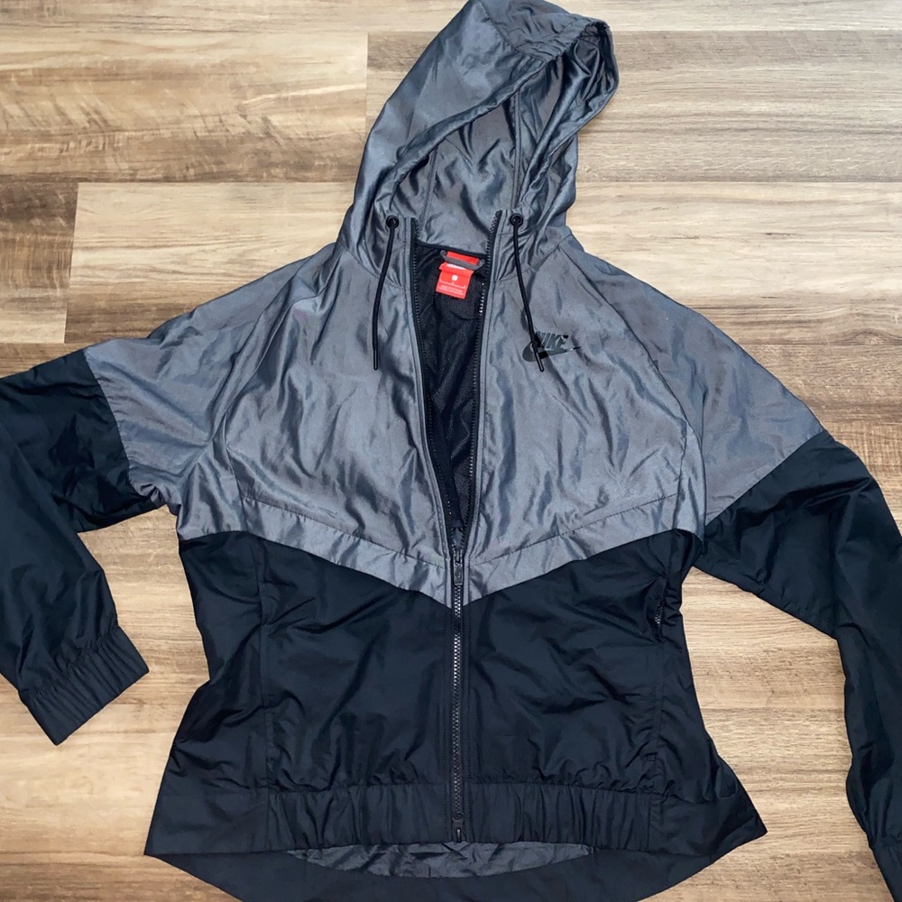Womens Nike Windbreaker